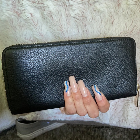 michael kors wallet - Picture 2 of 4